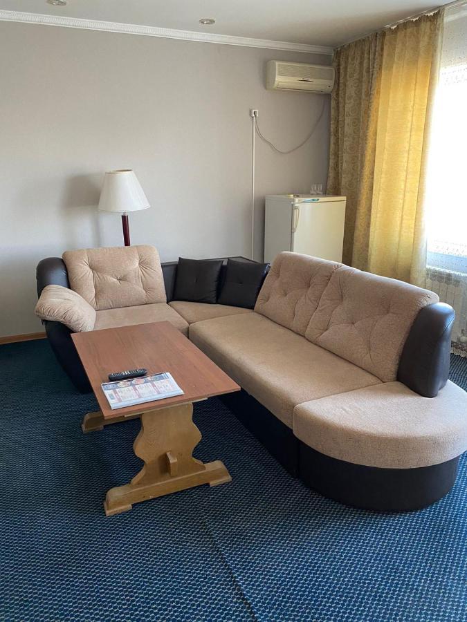 Victoria Hotel アクタウ エクステリア 写真