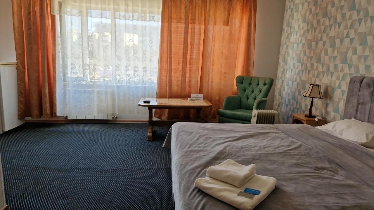 Victoria Hotel アクタウ エクステリア 写真