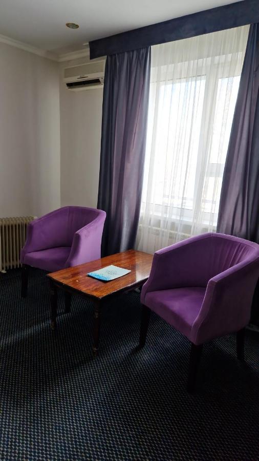 Victoria Hotel アクタウ エクステリア 写真
